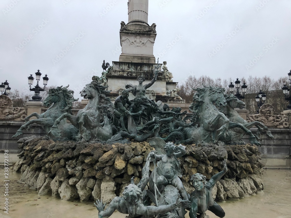 paysage dans Bordeaux monument des Girondins paysage dans Bordeaux monument des Girondins