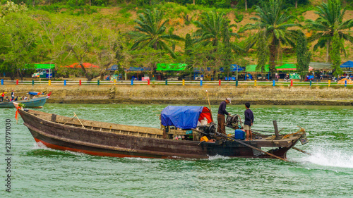 Wallpaper Mural Twin outboards Torontodigital.ca