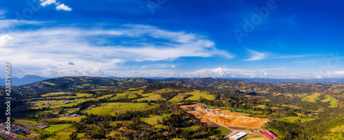 Fotografía panorámica aérea del alto de las palmas en el municipio de Envigado, Antioquia (Colombia)