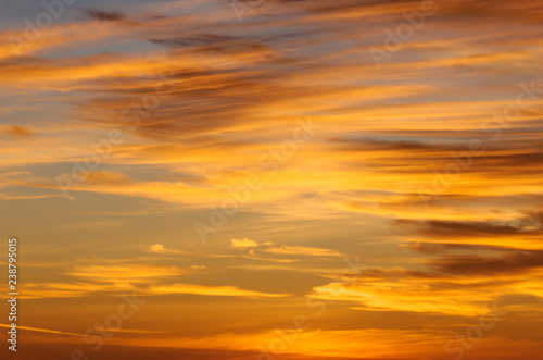 Sonnenuntergang mit dramatischen Farben © Michael