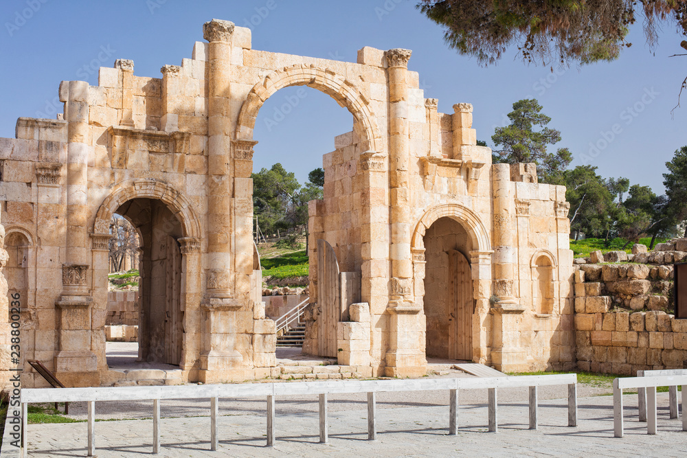 grand arch in antique roman city