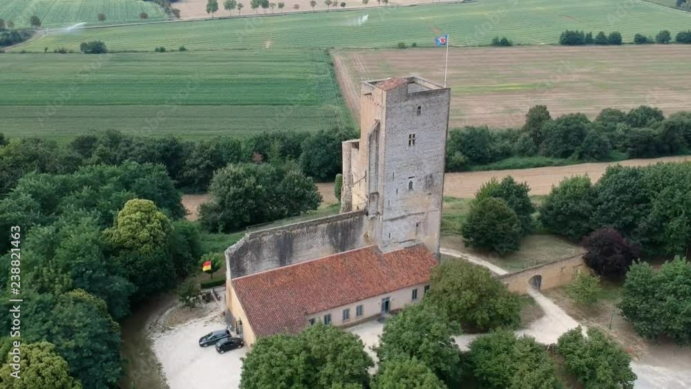 Termes d'Armagnac (Gers – France) – Château et église Saint Pierre Termes d'Armagnac (Gers – France) – Château et église Saint Pierre
