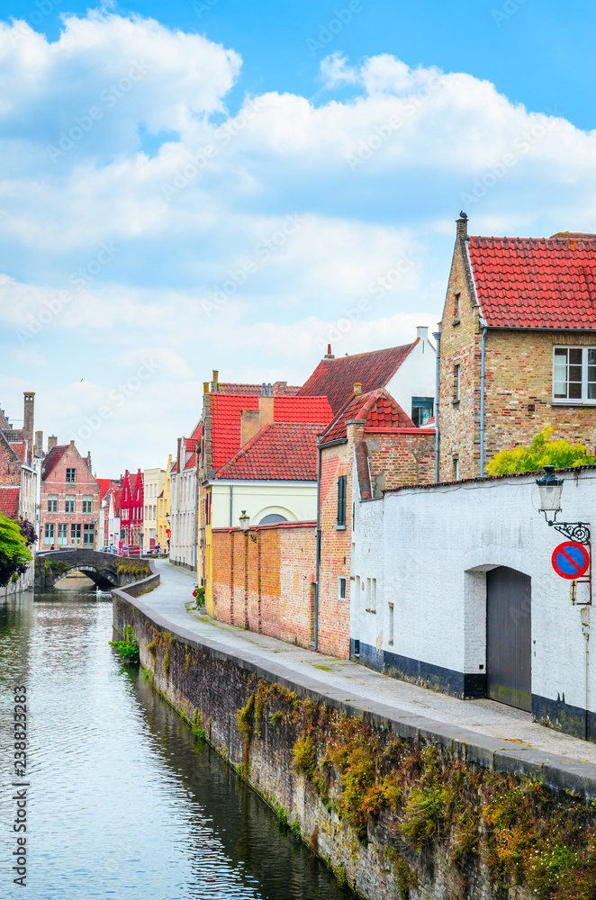 Fototapeta premium Beautiful canal and traditional houses in the old town of Bruges (Brugge), Belgium