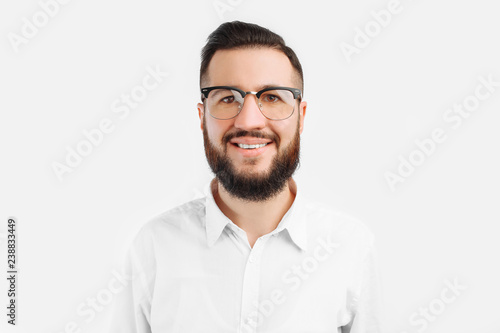 a man with a beard and glasses, on a white background, smiling heavily © Shopping King Louie