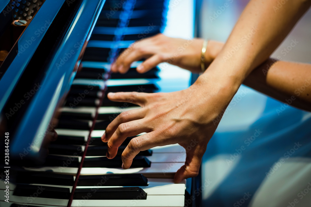 Obraz premium pianist hands on the background of the piano keys