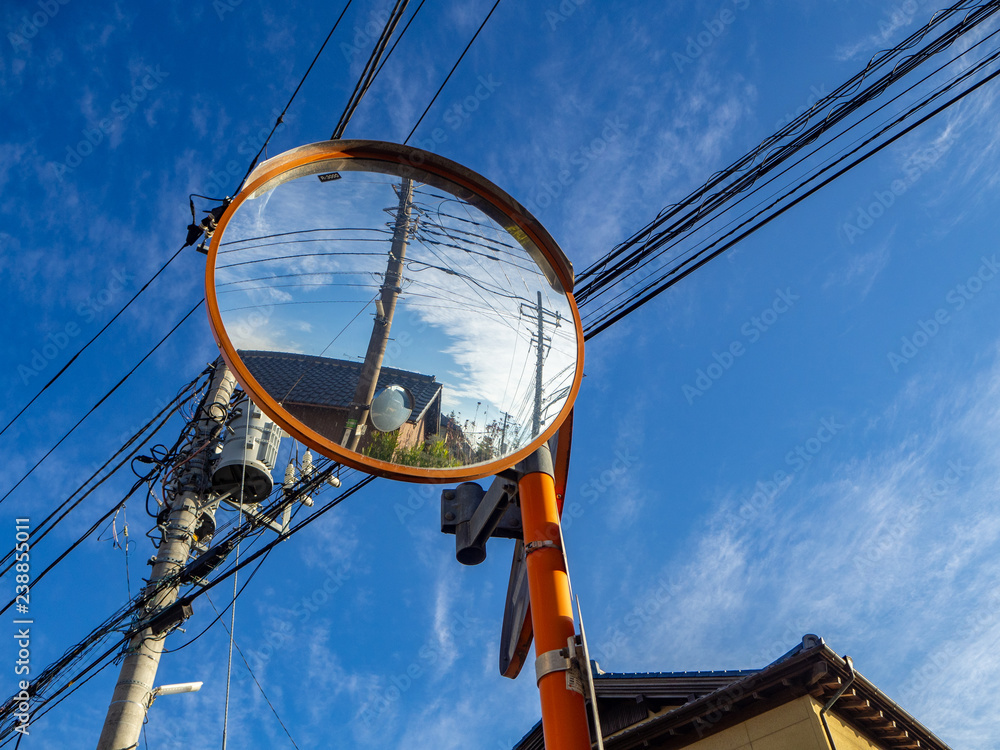 住宅街のカーブミラー 交通安全イメージ Stock 写真 Adobe Stock