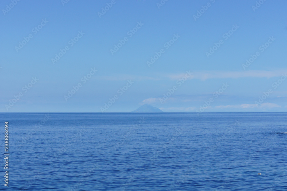 凪の海と渡島大島