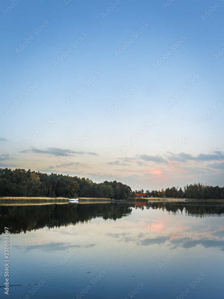 zachód słońca nad jeziorem Raczyńskim