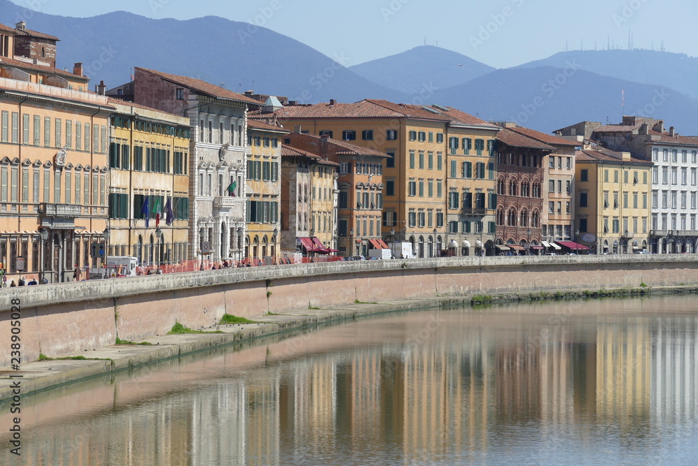 Pisa - Palazzi del Lungarno Pacinotti dal Ponte Solferino