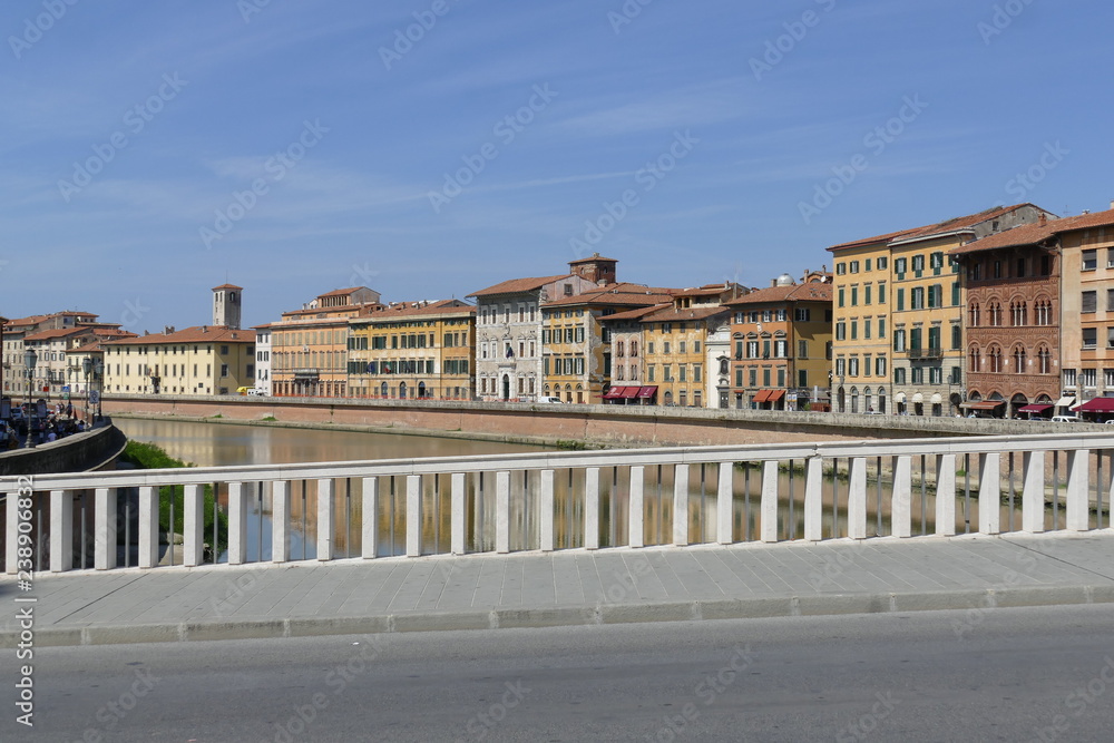 Pisa - Palazzi del Lungarno Pacinotti dal Ponte di Mezzo