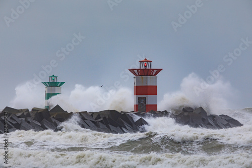 Fotografia stormy weather along the coast of The Hague
