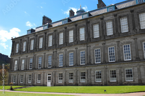 PALAZZO  COSTRUZIONE VECCHIO MONUMENTO SCOZIA INGHILTERRA EDIMBURGO MUSEO PIETRA FACCIATA FINESTRE 