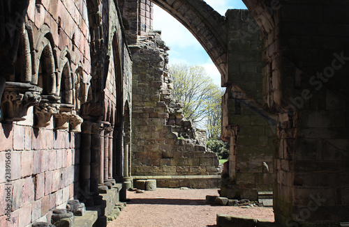 ARCHITETTURA ROVINE PIETRE STORIA MURA VIAGGIO TURISMO ARCO ANTICA CASTELLO COSTRUZIONE SCALE MATTONCINO DISTRUTTO 