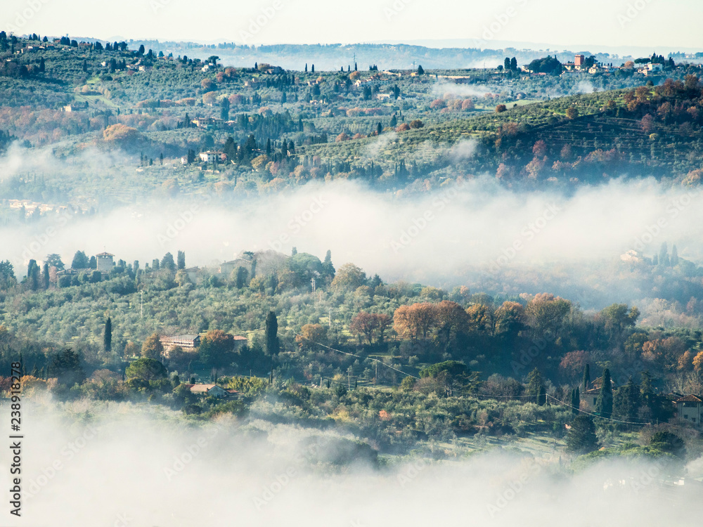 Obraz premium Italia, Firenze, la città con la nebbia.