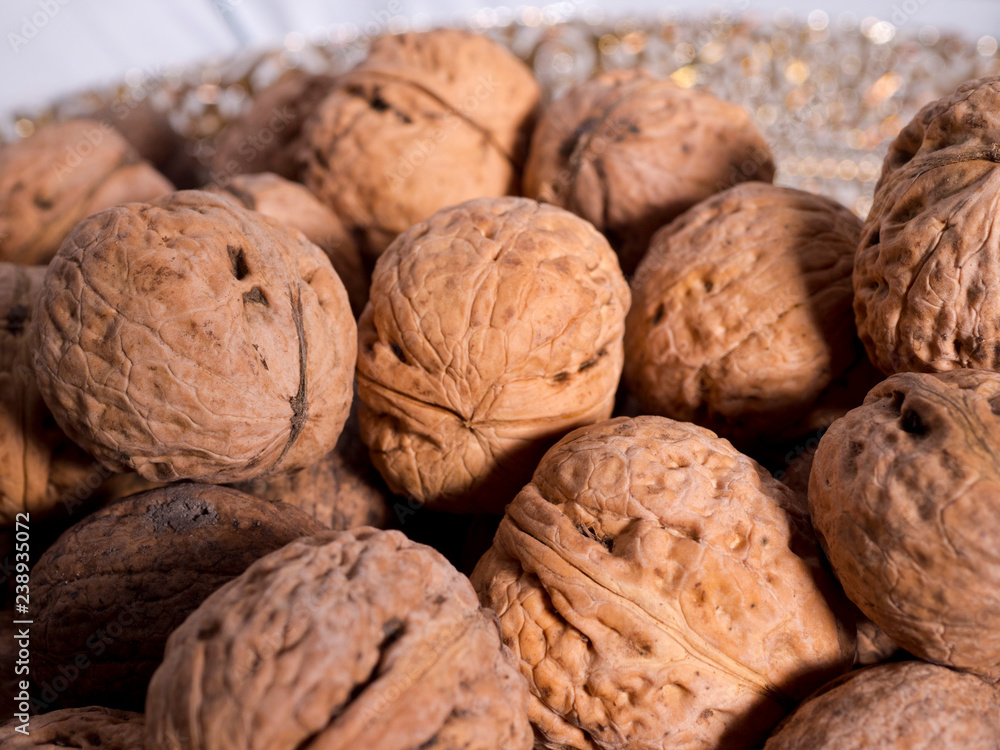 Owoce Orzech włoski (Juglans regia L.) na straganie Owoce Orzech włoski (Juglans regia L.) na straganie