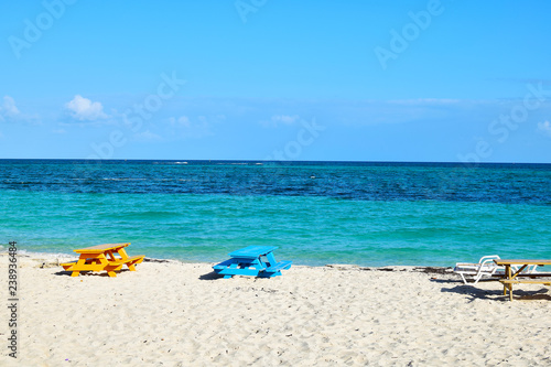 Fototapeta Naklejka Na Ścianę i Meble -  sandy beach with chairs, Grand Bahama Island