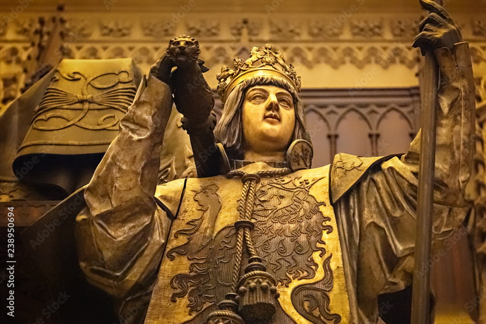 Obraz premium Detail of the tomb of Christopher Columbus inside Seville cathedral in Andalusia, Spain.