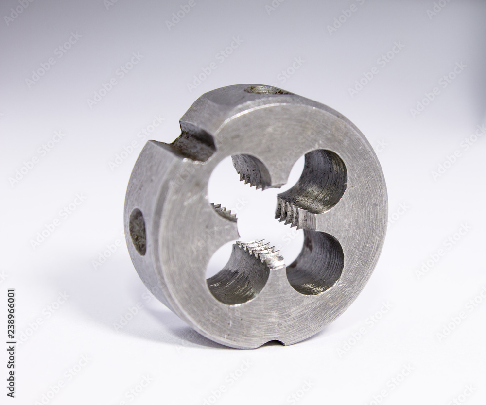 Die for thread cutting Die for thread cutting