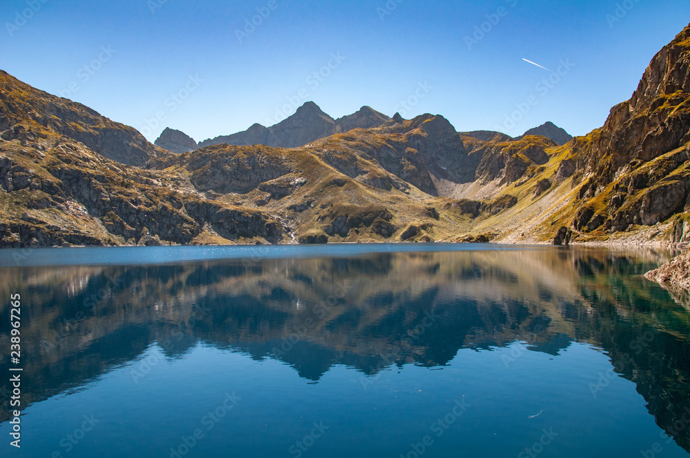 Obraz premium Lac d'Artouste reflection