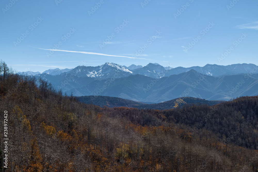 light snow cap mountain