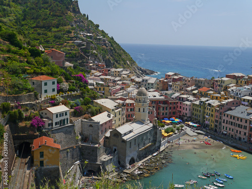 Fototapeta Naklejka Na Ścianę i Meble -  view of Vernazza from the Cinque Terre trail, Italy