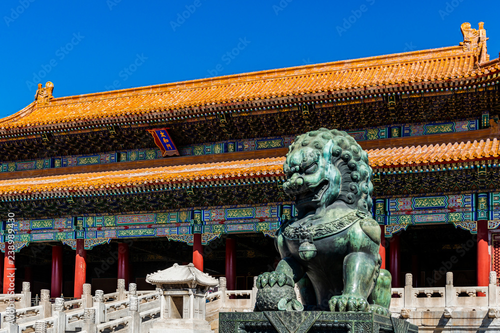 Fototapeta premium Statue of lion guarding entrance of Tiananmen, Palace complex in the center of the city