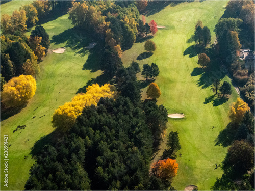 vue aérienne du golf à Lainville-en-Vexin dans les Yvelines en France