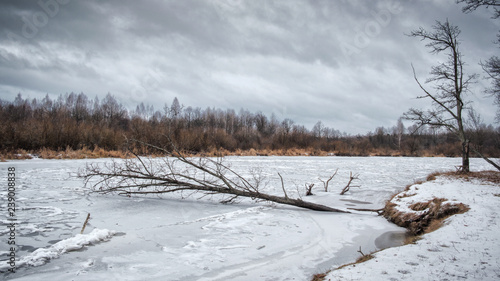 Fotografi winter river ice-bound shores covered