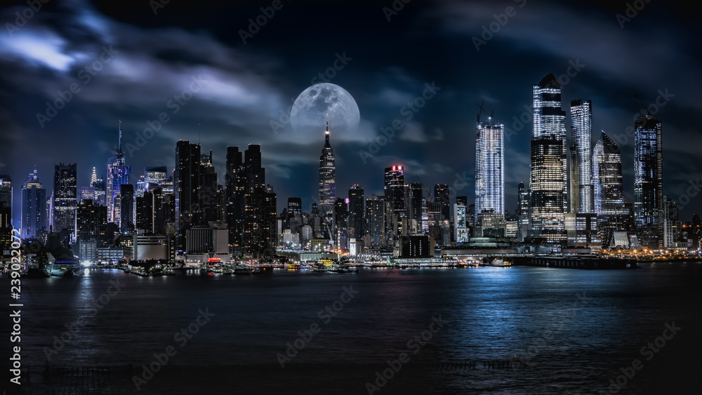 Fototapeta premium Manhattan skyline at dusk