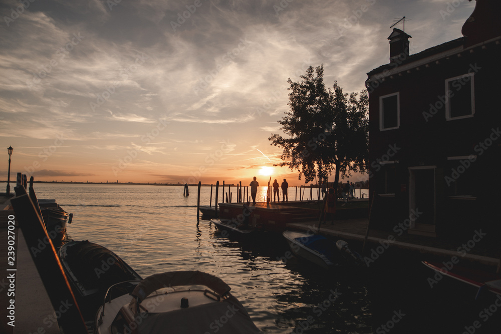 Φωτογραφία Beautiful sunset on the island of Burano, Venice, the view from the island overlooking the sea