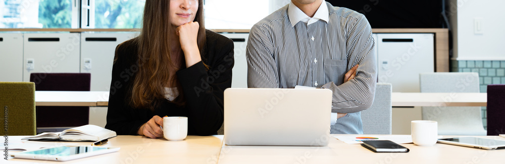 男性と女性のオフィスイメージ 男性と女性のオフィスイメージ