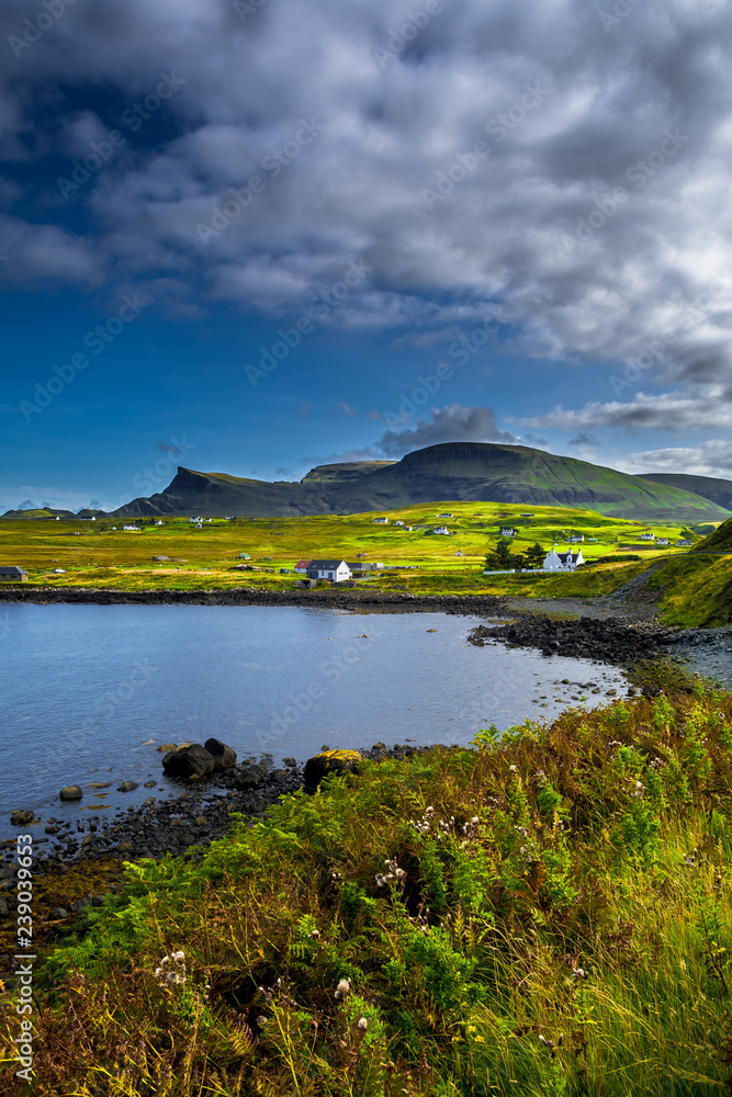 Obraz premium Scenic Village In Rural Landscape At The Coast Of The Isle Of Skye In Scotland