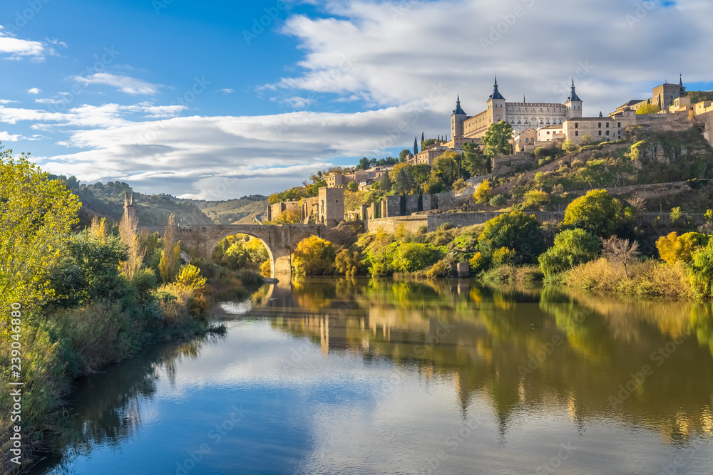 The Alcazar of Toledo from the Alcantara Bridge, Castile-La Mancha, Spain - obrazy, fototapety, plakaty 