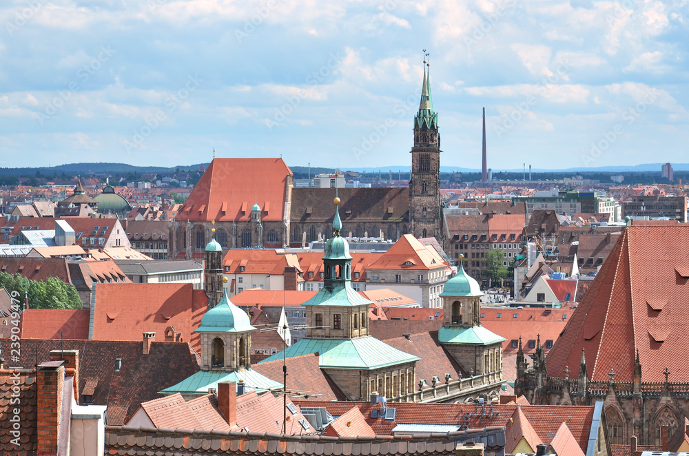 Nürnberger Altstadt mit Rathaus und Lorenzkirche