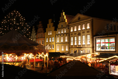 Weihnachtsmarkt auf dem Rathausplatz