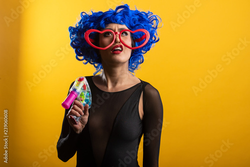 Canvas Print Woman wearing blue wig holding toy gun