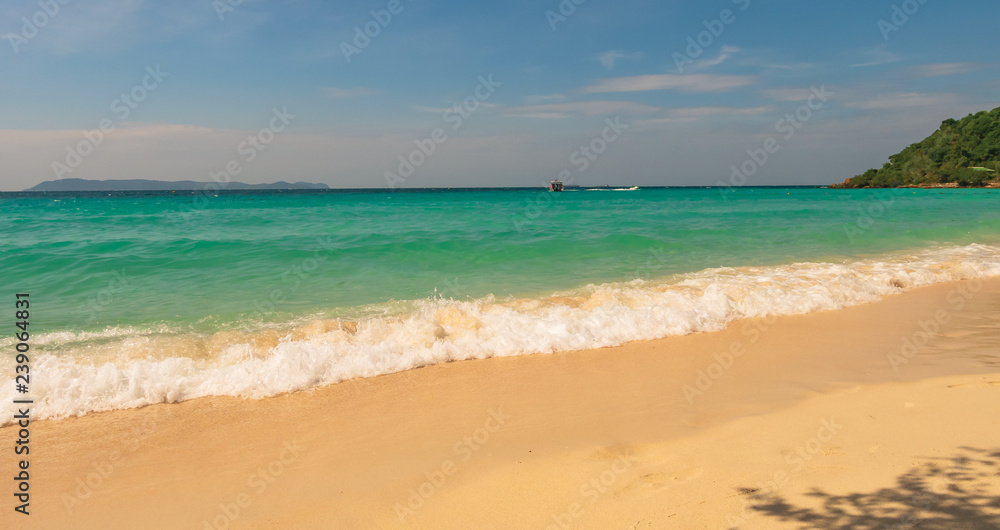 Landscape of the beautiful tropical beaches for relaxing holidays for couples.