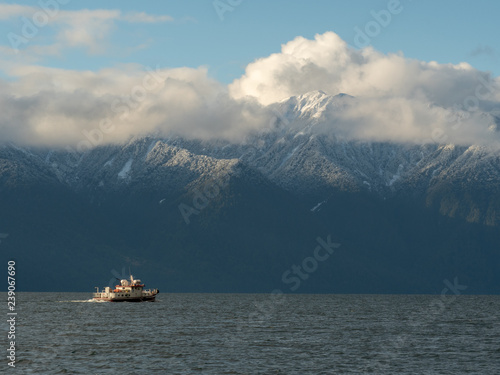 Motorboat in Patagonia © Raphael Fortier M