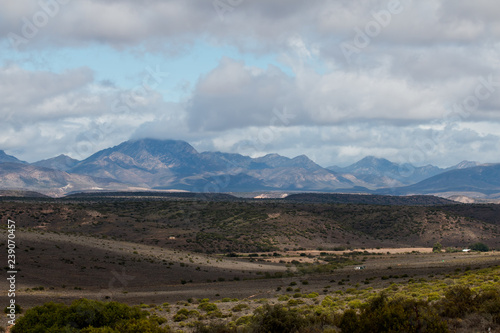 Berge entlang der Garden Route bei Oudtshoorn in Südafrika