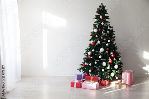 Christmas tree with presents and decorations the lights new year Garland © dmitriisimakov