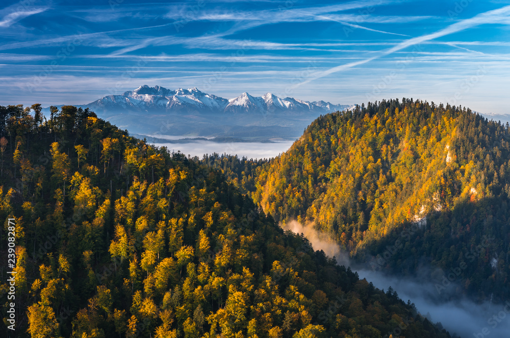 Beautiful morning panorama of Dunajec river gorge and Tatra mountains, colorful autumn