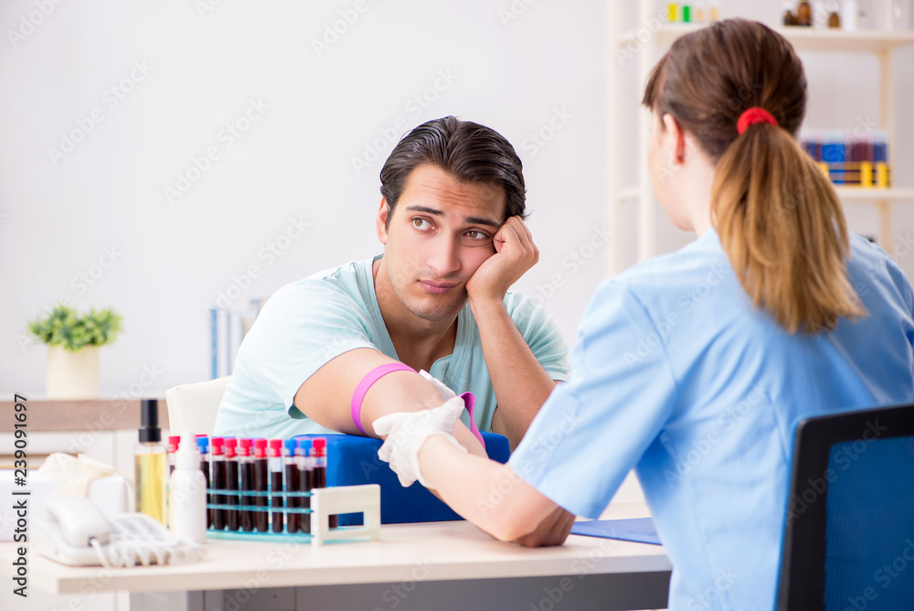 Obraz premium Young patient during blood test sampling procedure 