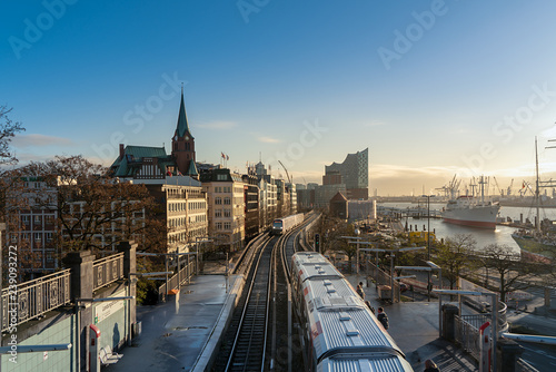 Skyline Hamburg mit Blick auf die Elbphilharmonie