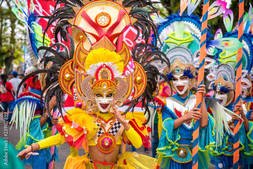 Kolorowa uśmiechnięta maska ​​Masskara festiwal, Bacolod miasto, Filipiny