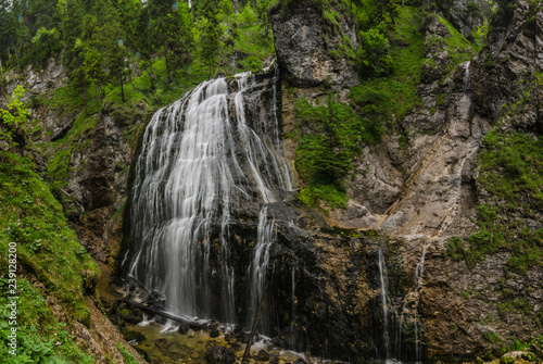 breiter schleierwasserfall