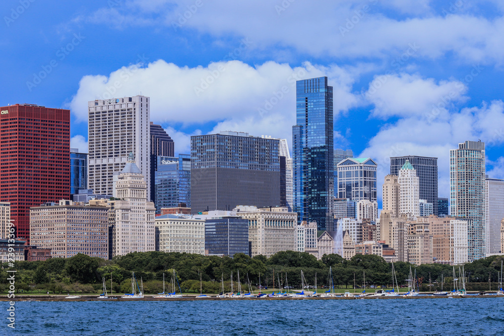 Fototapeta premium Panoramic Day View to the Chicago Skyline, United States