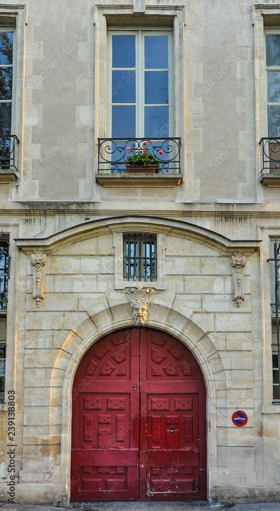 Obraz premium Puertas de París, Francia, entrada de carruajes