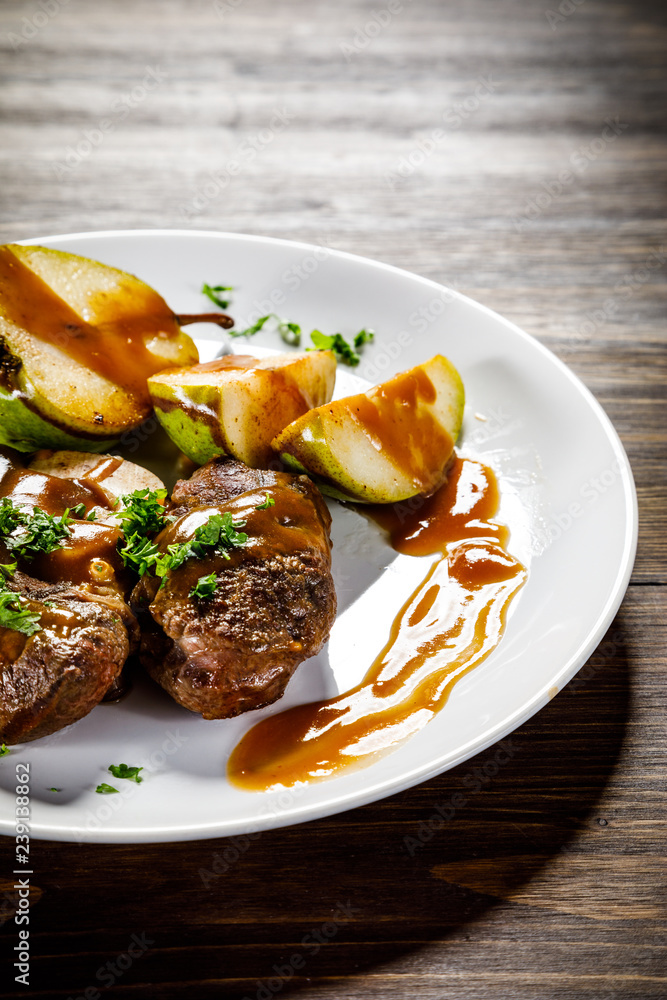 Grilled beefsteak with pears