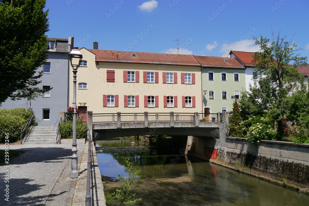 Brücke über die Vils mit Häusern in Amberg