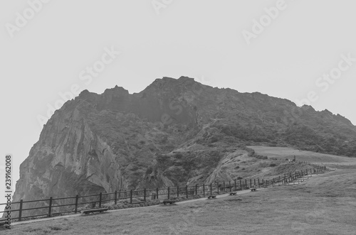 흑백의 성산일출봉